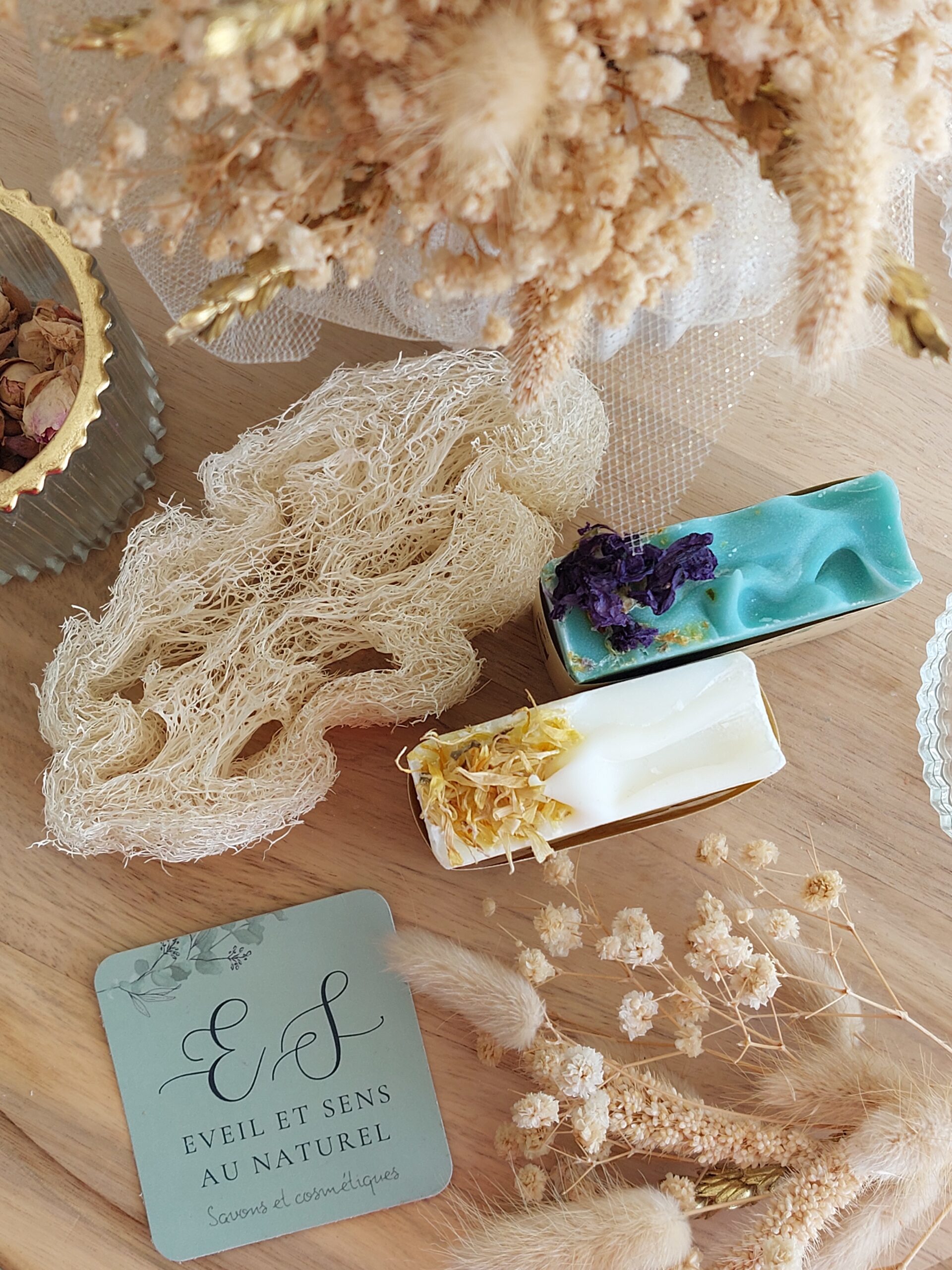 Sélection 2 savons de 100g et son porte savon loofah