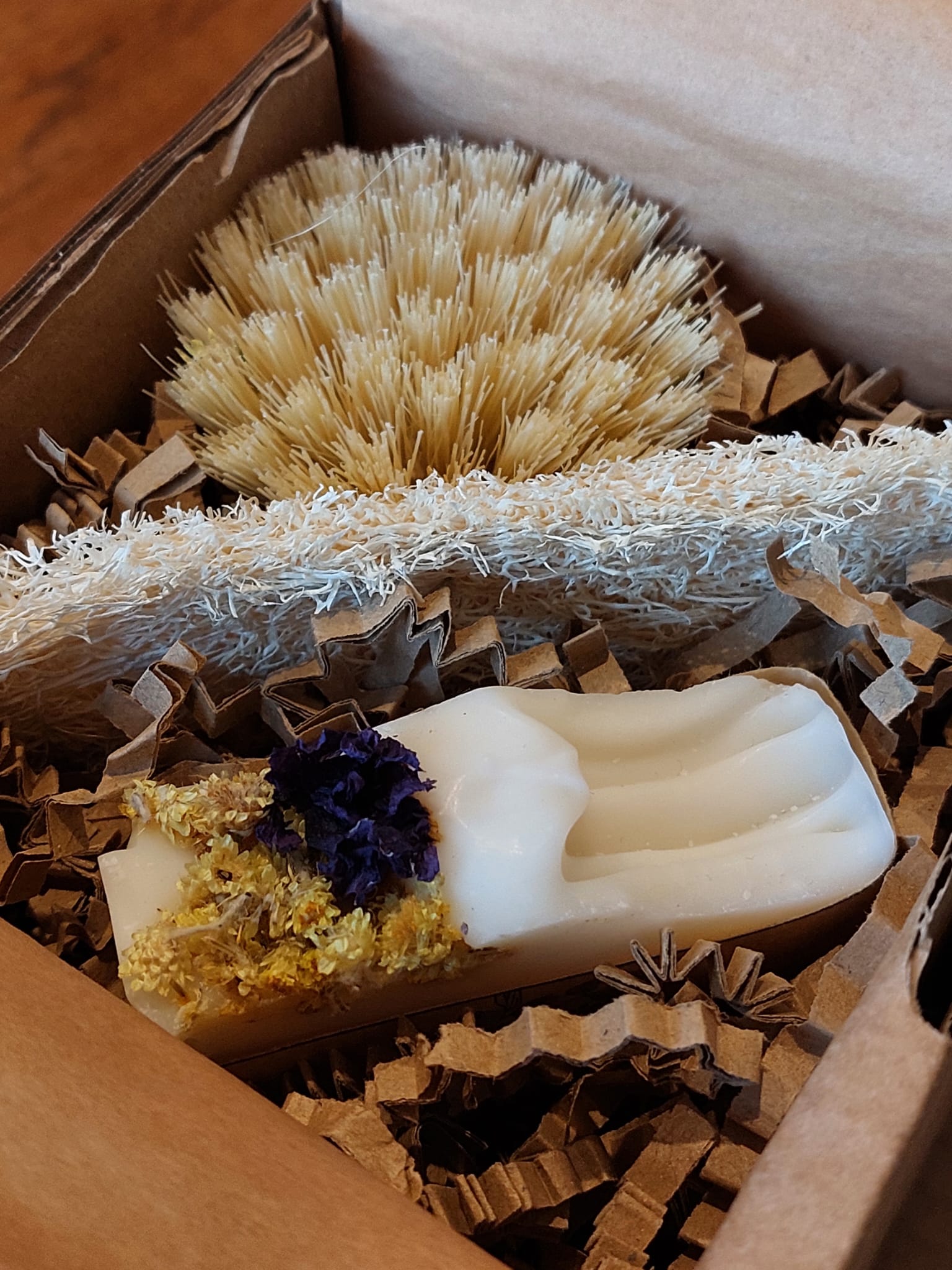 coffret vaisselle 1 savon vaisselle 1 brosse vaisselle 1 éponge loofah
