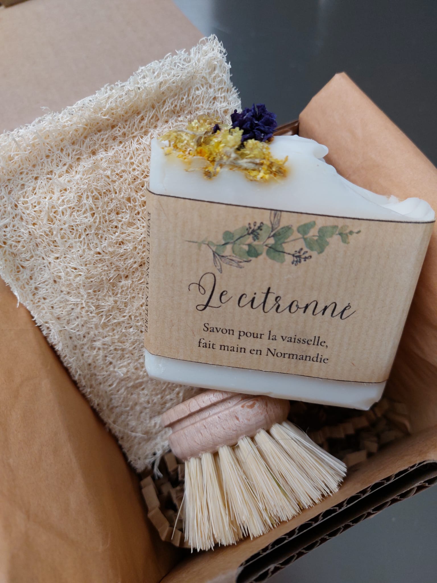 coffret vaisselle 1 savon vaisselle 1 brosse vaisselle 1 éponge loofah