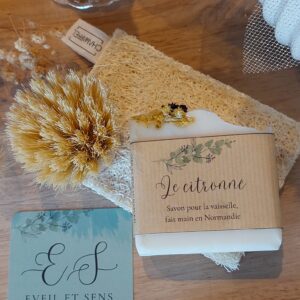 coffret vaisselle 1 savon vaisselle 1 brosse vaisselle 1 éponge loofah