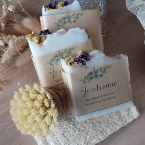 Sélection de 3 savons vaisselle, 1 éponge loofah, 1 brosse vaisselle